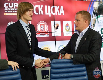 Андрей Кириленко и Андрей Ватутин (фото: Т. Макеева, cskabasket.com)