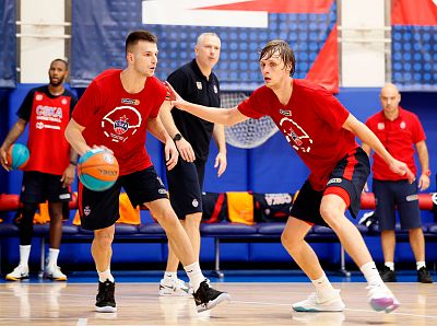 Самсон Руженцев и Никита Михайловский (фото: М. Сербин, cskabasket.com)