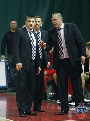 Евгений Пашутин, Дмитрий Шакулин и Иван Еремич (фото М. Сербин, cskabasket.com)