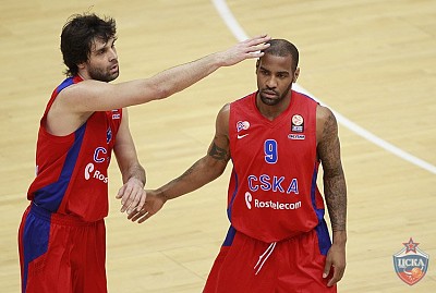 Milos Teodosic and Aaron Lee Jackson (photo: M. Serbin, cskabasket.com)