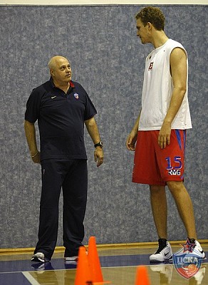 Anatoliy Kashirov and Milan Minic (photo M. Serbin, cskabasket.com)