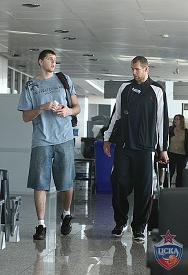 Viktor Khryapa and Ramunas Siskauskas (photo M. Serbin, cskabasket.com)