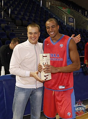 Андрей Ватутин и Виктор Кейру (фото М. Сербин, cskabasket.com)