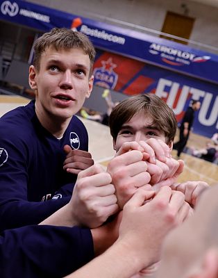  Иван Бондаренко и Денис Клуббе (фото: Т. Макеева, cskabasket.com)