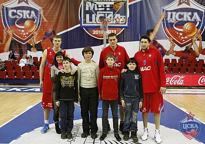 CSKA and Fans (photo M. Serbin, cskabasket.com)